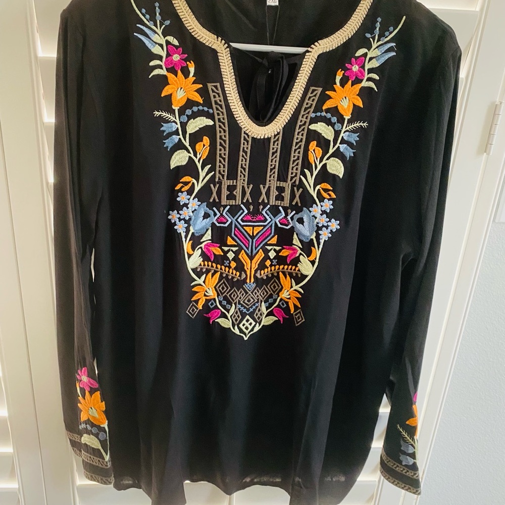 Gorgeous NWT Vamakado Embroidered Top SZ 2x